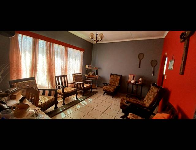 5 BEDROOM FREEHOLD FOR SALE IN PETERSFIELD